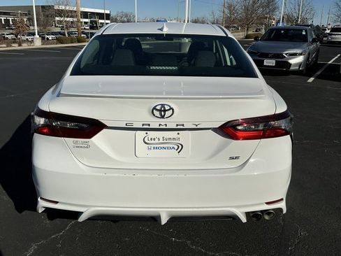 Used 2024 Toyota Camry SE image 4
