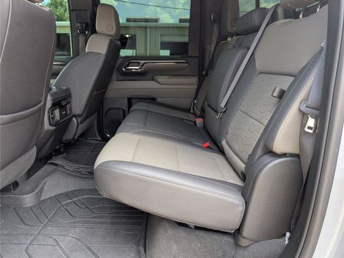 Used 2024 Chevrolet Silverado 2500 ZR2 w/ Technology Package AWD/4WD image 36