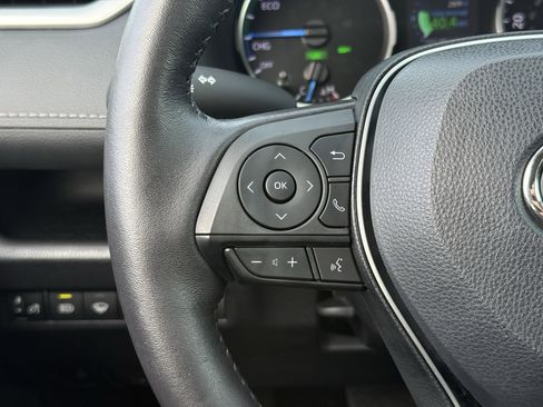 Used 2022 Toyota RAV4 XLE image 32