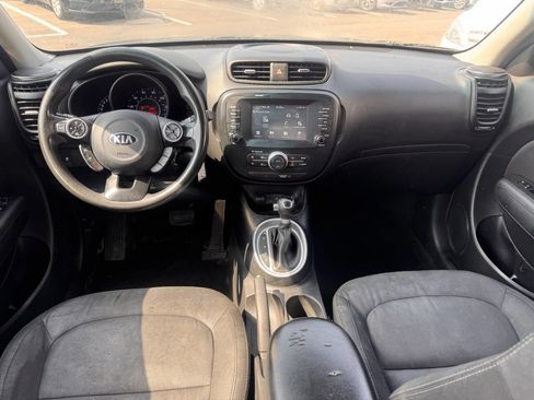 Used 2018 Kia Soul + image 19