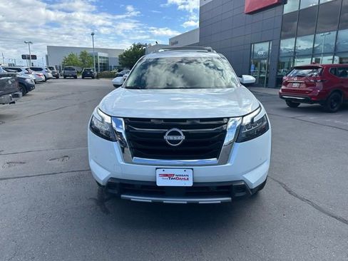 Used 2025 Nissan Pathfinder Platinum AWD/4WD image 4