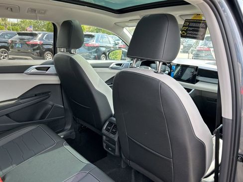 Used 2025 Volkswagen Taos SE image 42