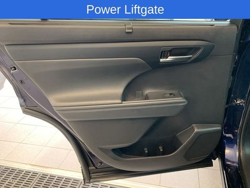 Used 2022 Toyota Highlander XLE image 13