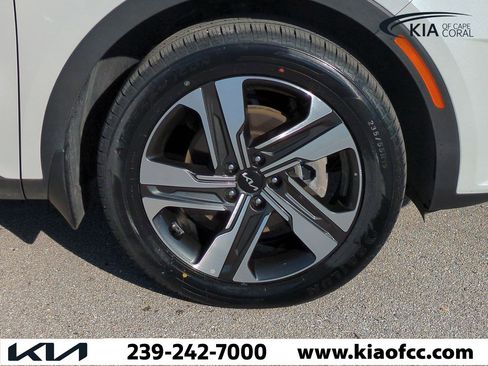 Certified 2023 Kia Sorento SX Prestige w/ Panoramic Sunroof Package image 11