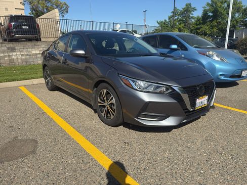Used 2020 Nissan Sentra SV FWD image 3