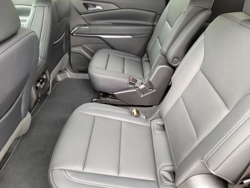 New 2026 Chevrolet Traverse LT w/ Driver Confidence Package FWD image 9