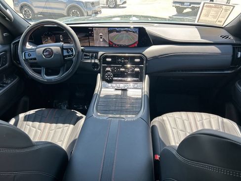 Certified 2025 Nissan Armada PRO-4X AWD/4WD image 28