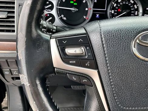 Used 2019 Toyota Land Cruiser image 10