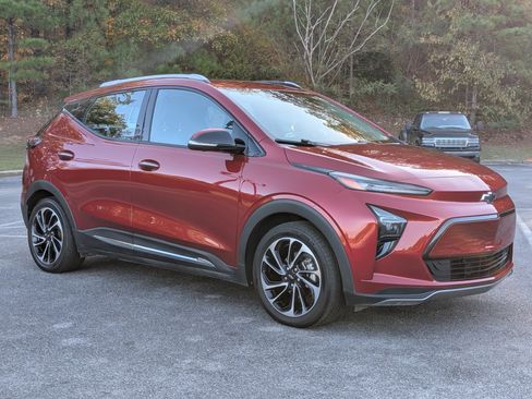 Used 2022 Chevrolet Bolt EUV Premier w/ Sun & Sound Package image 11