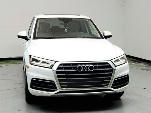 Used 2018 Audi Q5 2.0T Premium Plus w/ Premium Plus Package AWD/4WD image 2