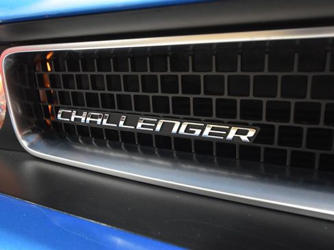 Used 2009 Dodge Challenger R/T RWD image 3