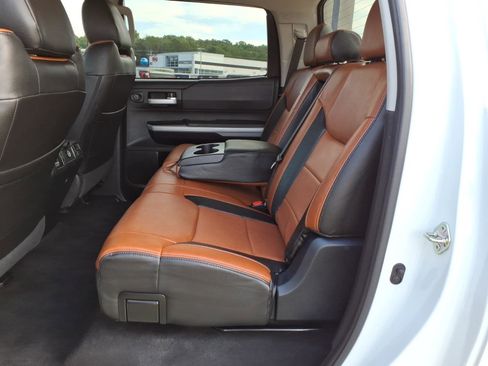 Used 2018 Toyota Tundra SR5 w/ SR5 Upgrade Package AWD/4WD image 10