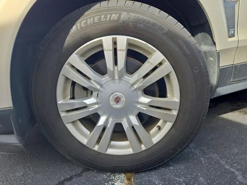 Used 2010 Cadillac SRX Luxury image 2