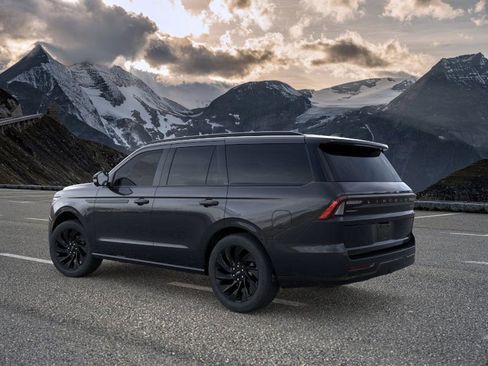 New 2026 Lincoln Navigator Reserve w/ Jet Appearance Package image 4