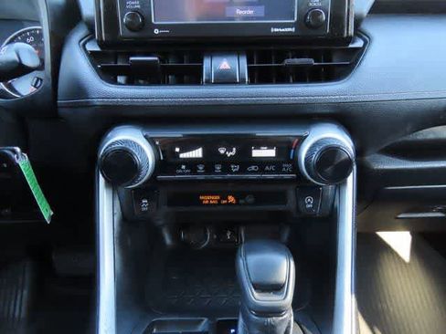 Used 2022 Toyota RAV4 LE image 19