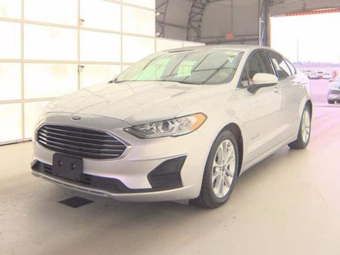 Used 2019 Ford Fusion SE image 1