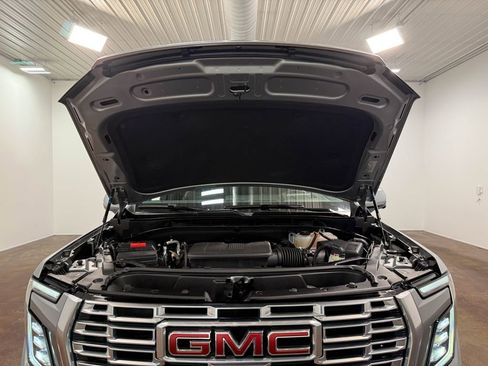 Used 2025 GMC Yukon XL Denali AWD/4WD image 19