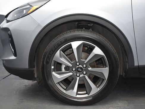 Used 2023 Ford Escape Platinum image 5