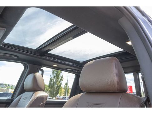 Used 2023 Nissan Titan Platinum Reserve w/ Moonroof Package AWD/4WD image 17