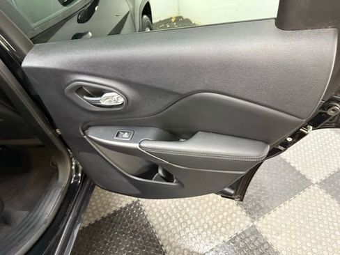 Certified 2022 Jeep Cherokee Latitude Lux image 38