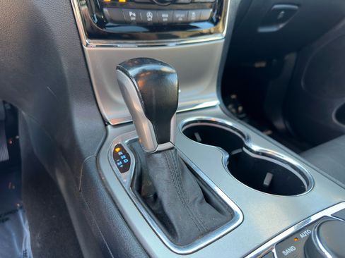 Used 2020 Jeep Grand Cherokee Limited w/ Luxury Group II image 49