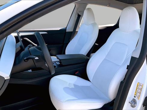 Used 2023 Tesla Model Y AWD image 7