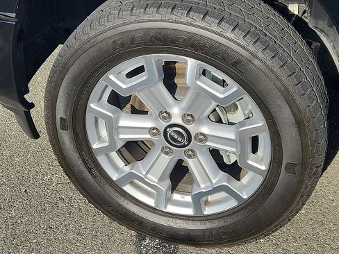 Certified 2024 Nissan Titan SV w/ SV Convenience Package image 7