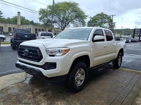 Used 2022 Toyota Tacoma SR image 8