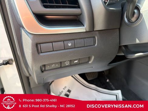 Certified 2024 Nissan Rogue SV FWD image 14
