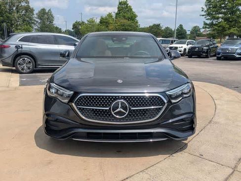 Used 2025 Mercedes-Benz E 350 4MATIC Sedan image 4