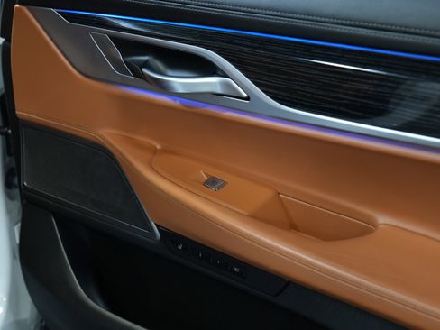 Used 2020 BMW 750i xDrive image 26