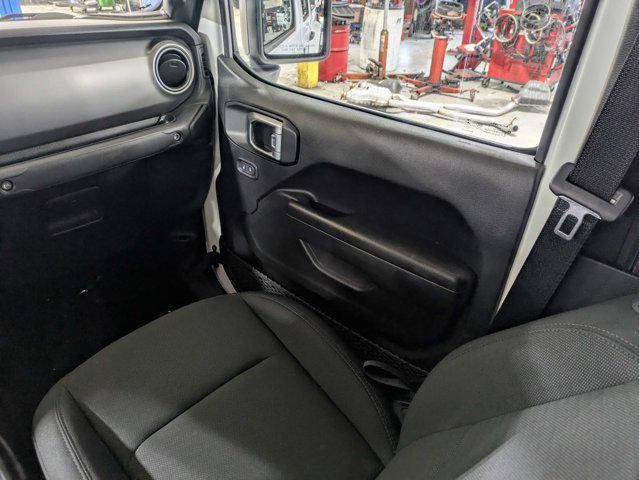 Certified 2022 Jeep Gladiator Sport AWD/4WD image 17