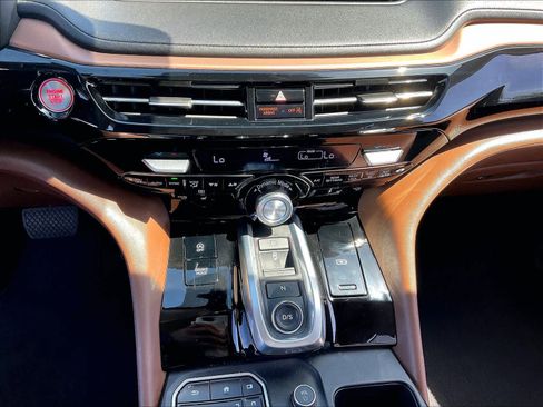 Used 2024 Acura MDX SH-AWD w/ Technology Package image 34