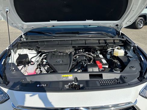 Used 2025 Toyota Highlander Platinum AWD/4WD image 30