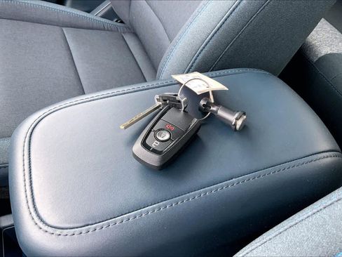 Used 2025 Ford Maverick XLT image 14