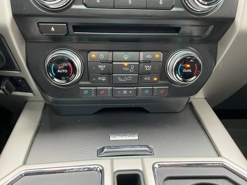 Used 2017 Ford F150 Lariat w/ Equipment Group 502A Luxury AWD/4WD image 9