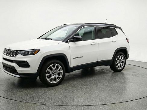 Used 2025 Jeep Compass Limited AWD/4WD image 3