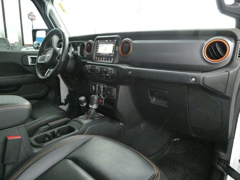 Used 2023 Jeep Gladiator Mojave w/ Cold Weather Group AWD/4WD image 15