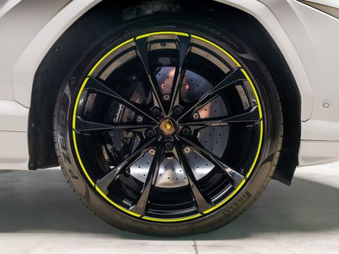 Used 2022 Lamborghini Urus image 29