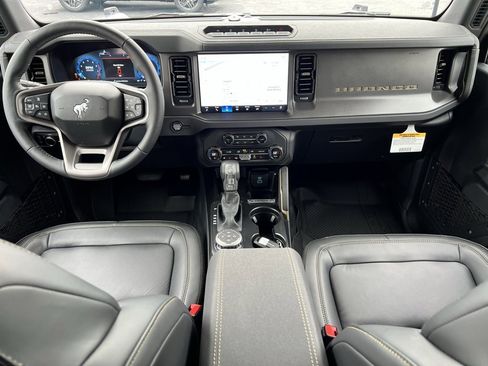 New 2025 Ford Bronco Badlands image 9