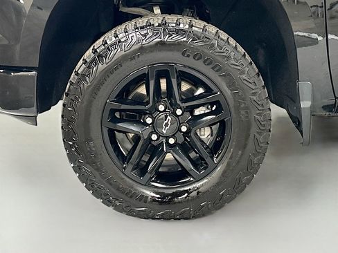 Used 2024 Chevrolet Silverado 1500 LT Trail Boss image 31