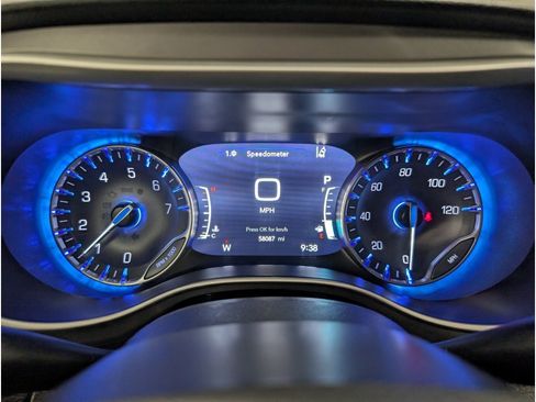 Used 2025 Chrysler Pacifica Select FWD image 19