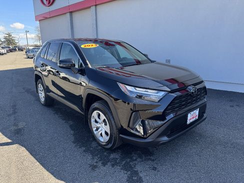 Used 2023 Toyota RAV4 LE image 4