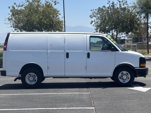 Used 2016 Chevrolet Express 2500 RWD image 9
