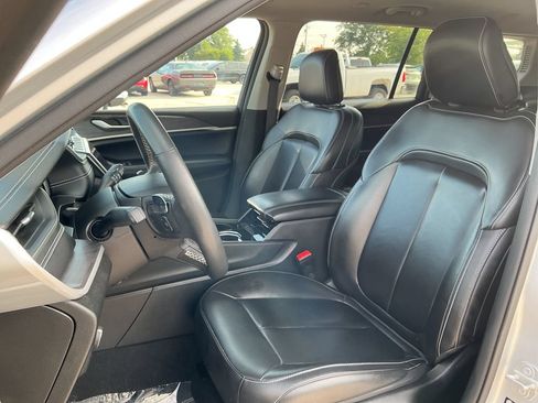 Certified 2023 Jeep Grand Cherokee L Limited AWD/4WD image 11