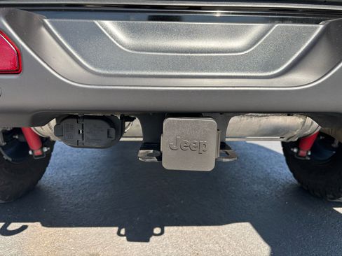 Used 2024 Jeep Wrangler Unlimited image 12