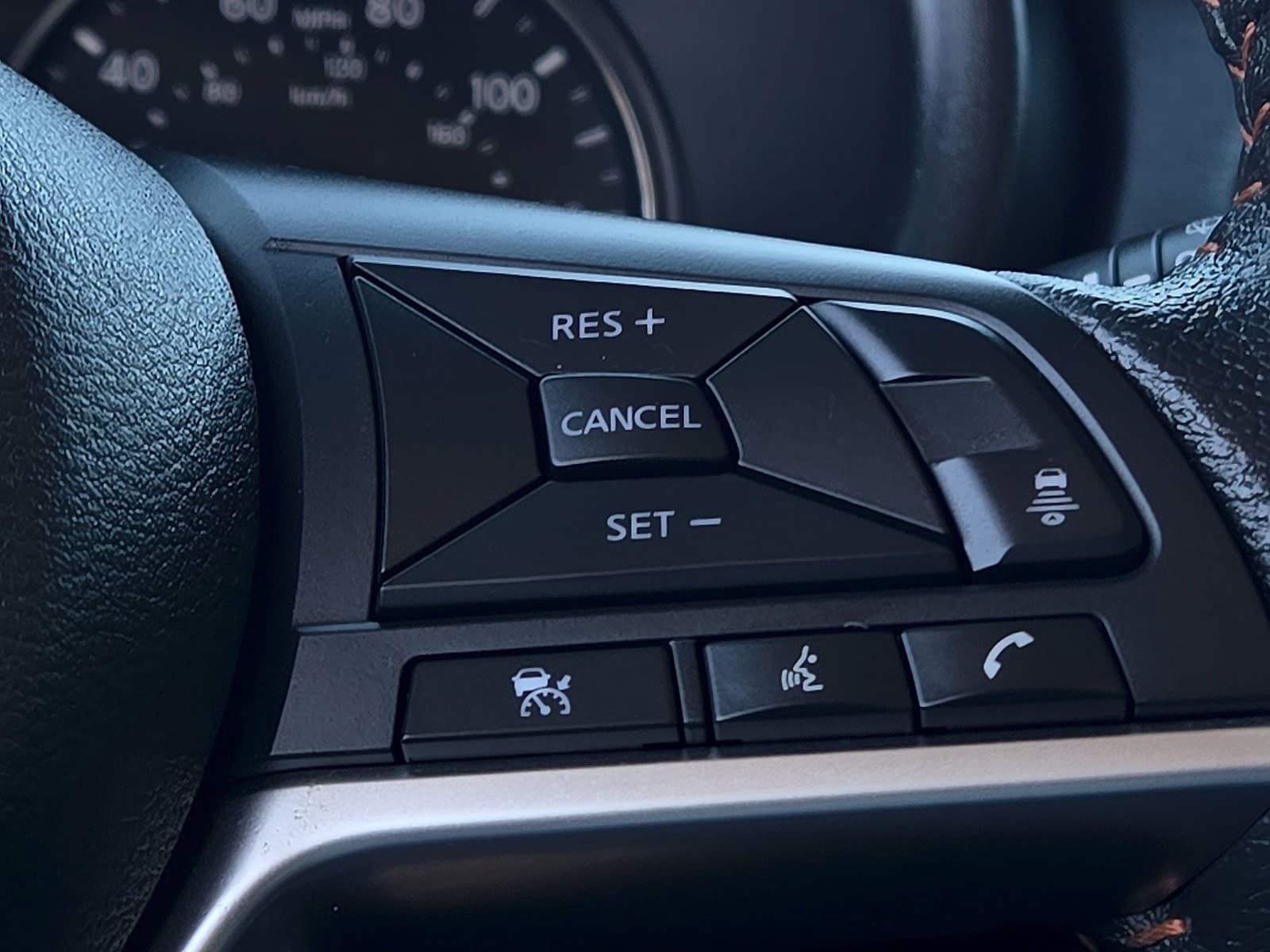 Used 2023 Nissan Kicks SR w/ SR Premium Package FWD image 18