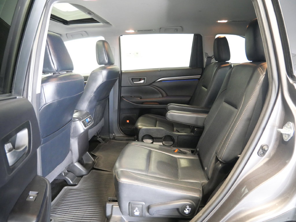 Used 2016 Toyota Highlander Limited AWD/4WD image 25