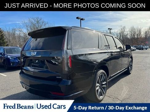 Used 2023 Cadillac Escalade ESV Sport w/ Touring Package image 7