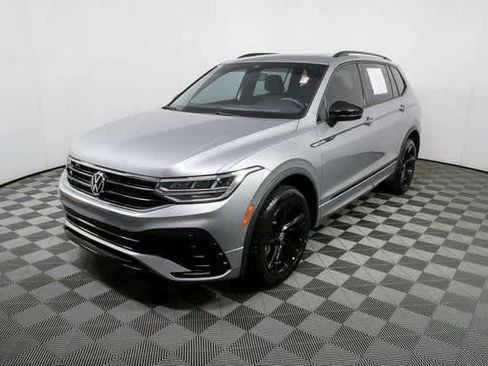 Certified 2023 Volkswagen Tiguan SE R-Line image 29
